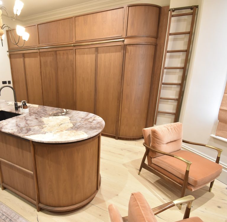 Read more about the article Curved Walnut Kitchen